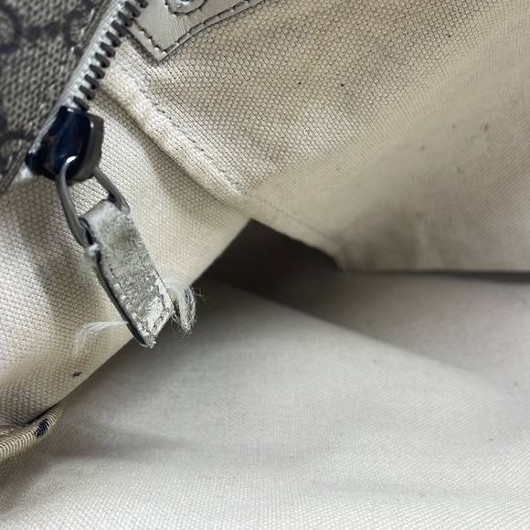 Gucci Carryall Bag - Picture 7 of 16